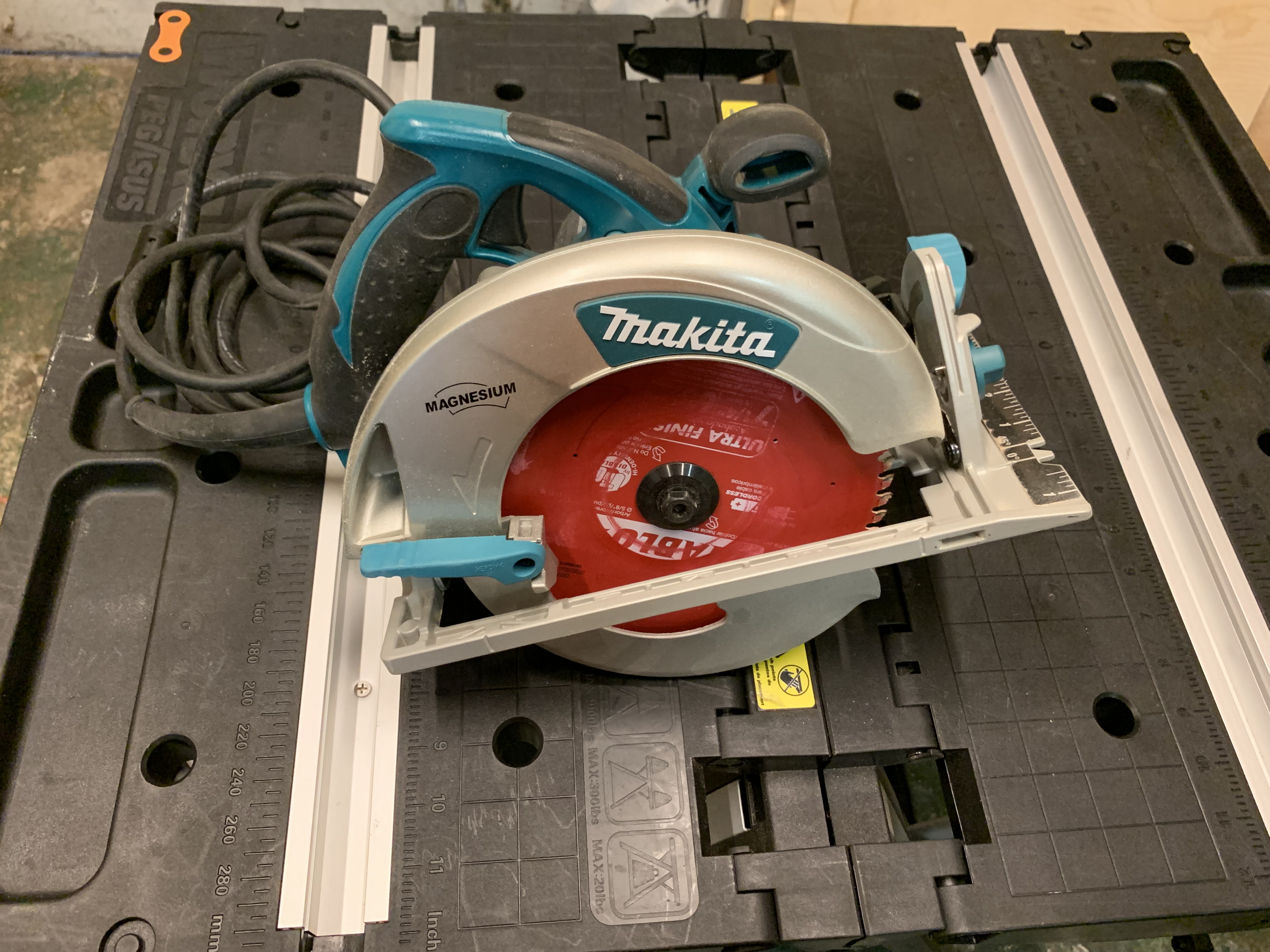 Makita 5007MG Circular Saw